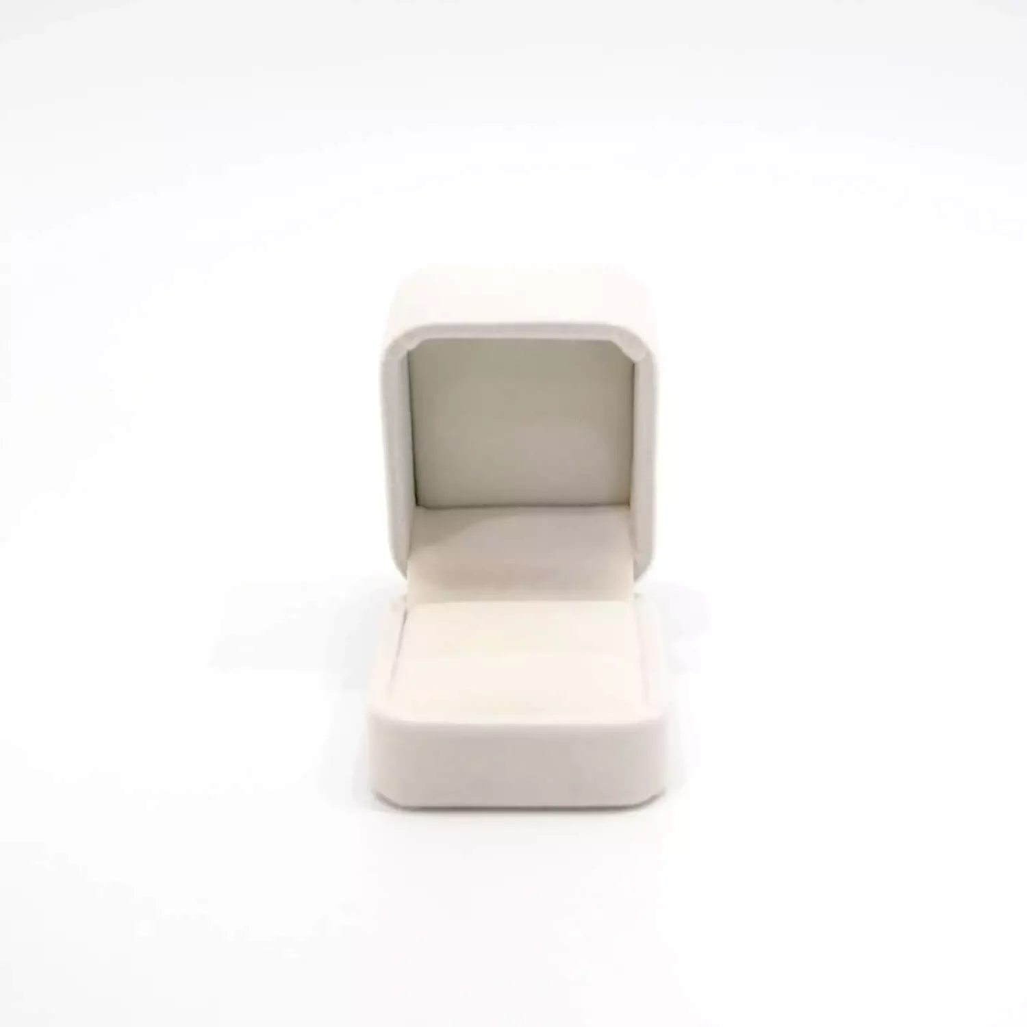 Sven Ring Box in White opening