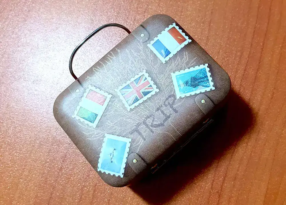 DIY ring box outside view in luggage design