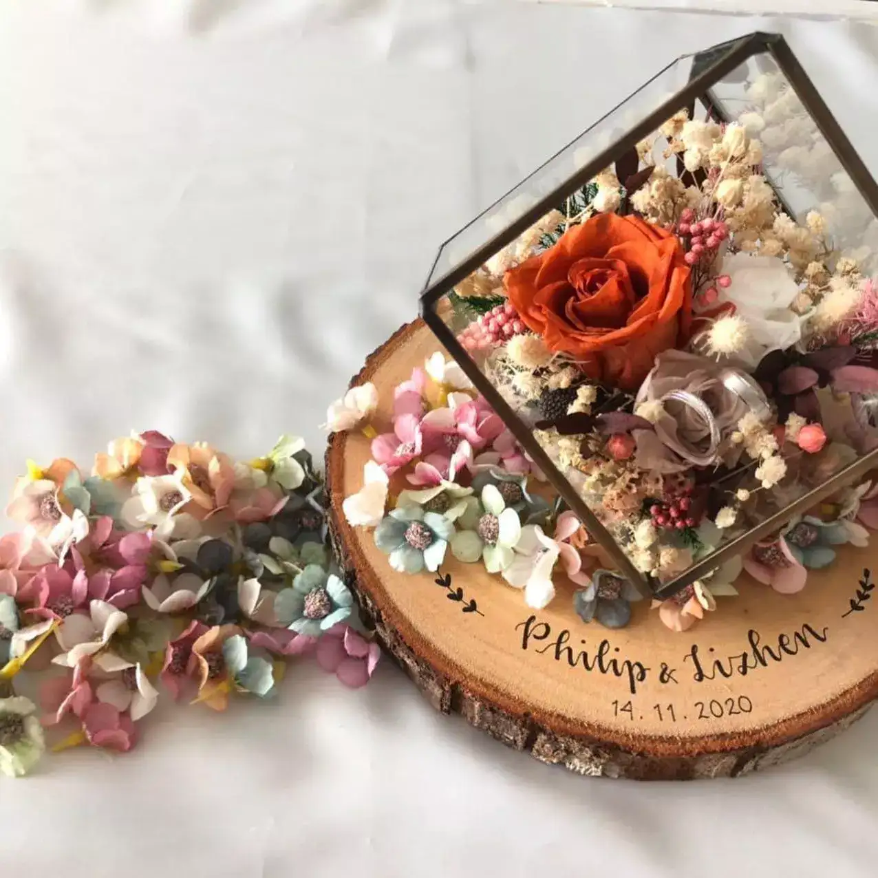 Floral Ring Display by Kaepsel